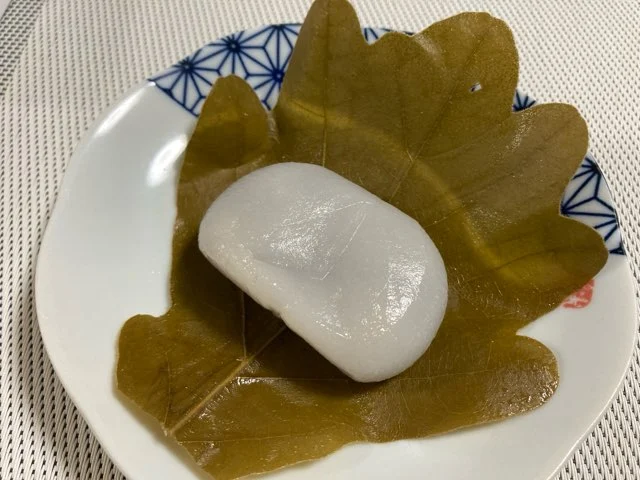 伊勢名物赤福 5月の朔日餅「かしわ餅」を実食したレビュー