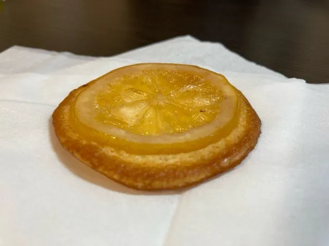 クッキー、レモンに厚みがある