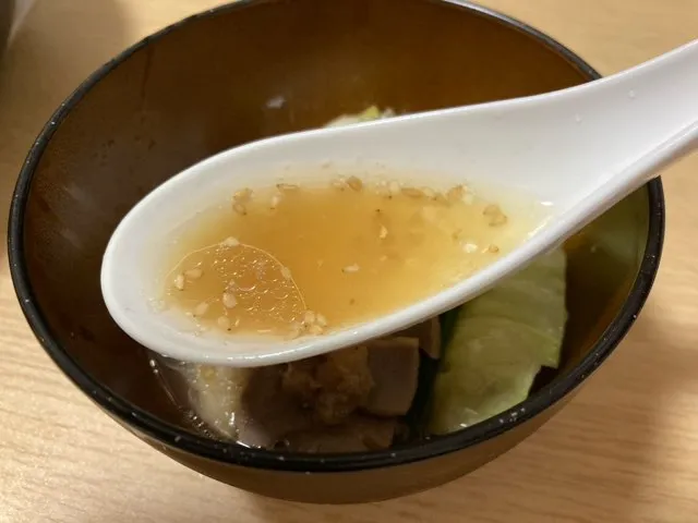 もつの出汁が効いた醤油スープ