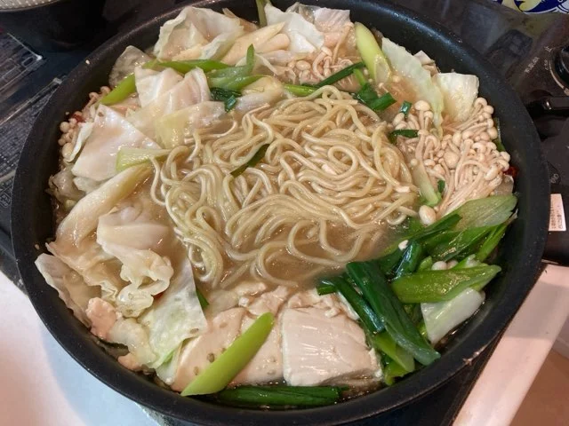 〆にちゃんぽん麺をゆでる