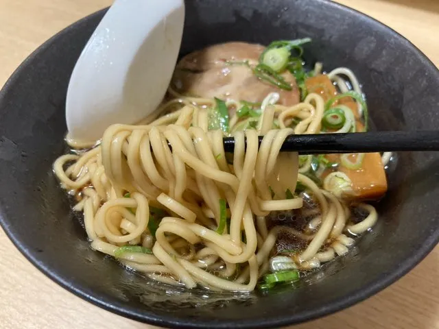 尾道ラーメン特徴の平打ち麺