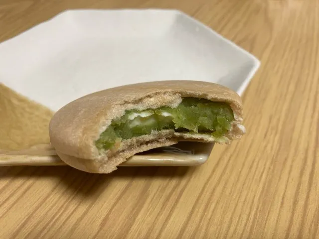 もなかがパリッと、ずんだの上品な甘さが美味しい