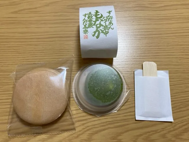 材料はもなか、ずんだあんバター、へら