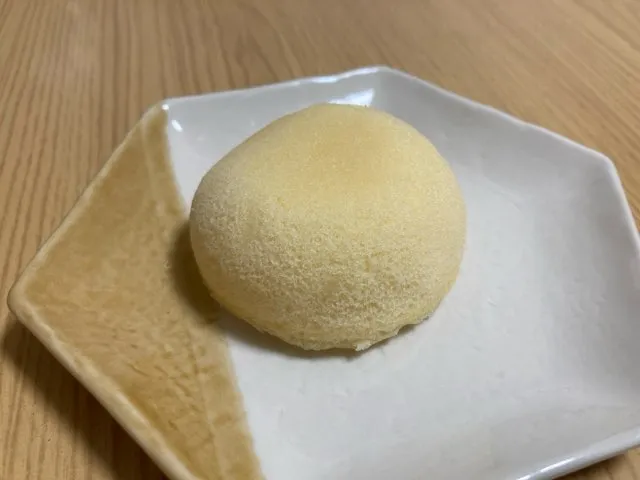 月のように黄色くて丸い