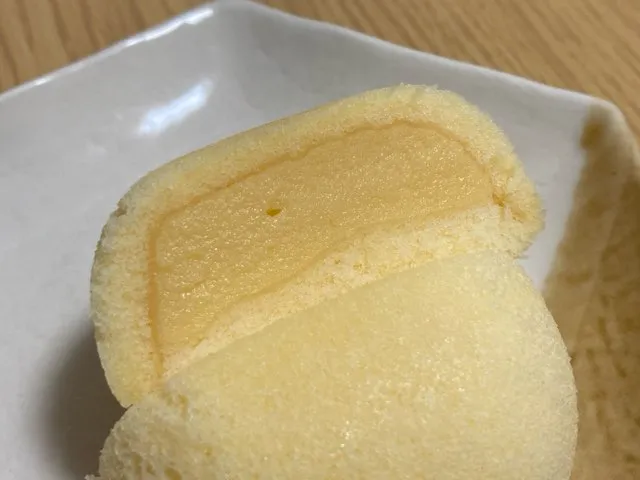 生地の中にたっぷりのカスタードクリーム