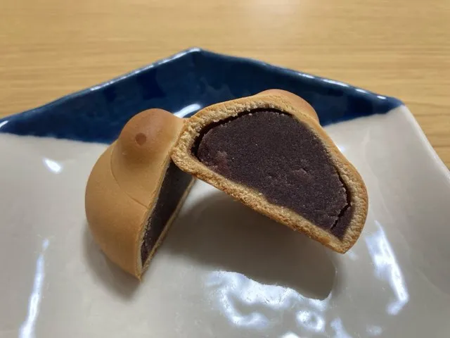 中はこし餡がぎっしり