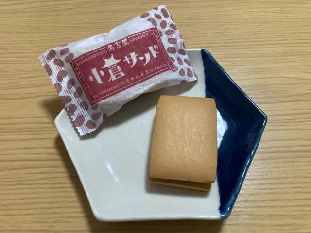 青柳総本家の小倉サンドの実食レビュー