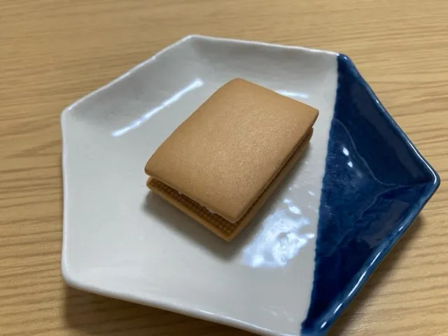綺麗なクッキーでサンドされている