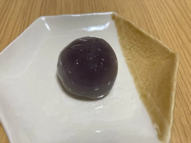 透明の生地の中にあんこが見えてる