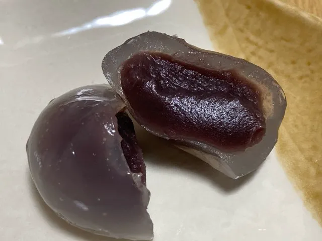 中には滑らかなこし餡