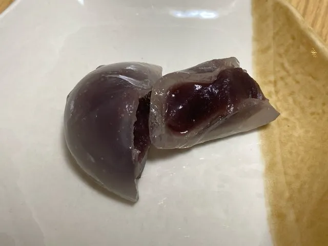 モチモチ生地に滑らかなこし餡が美味しい