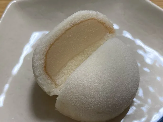 ホワイトカスタードクリームがぎっしり詰まってる！