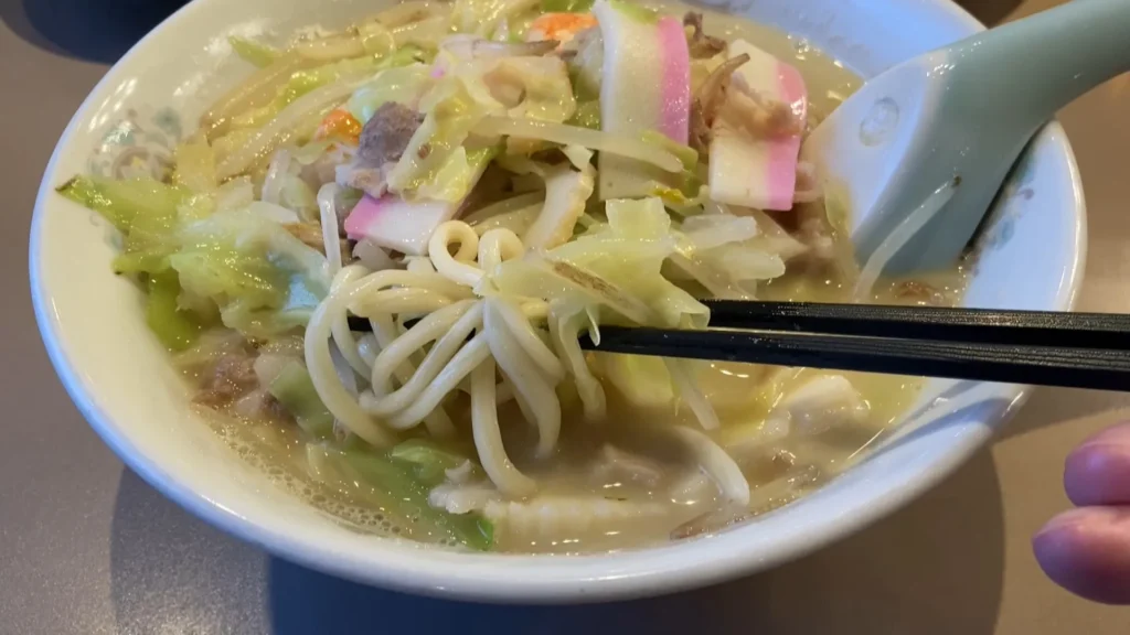 コクと旨みのあるスープが絡んで止まらん!