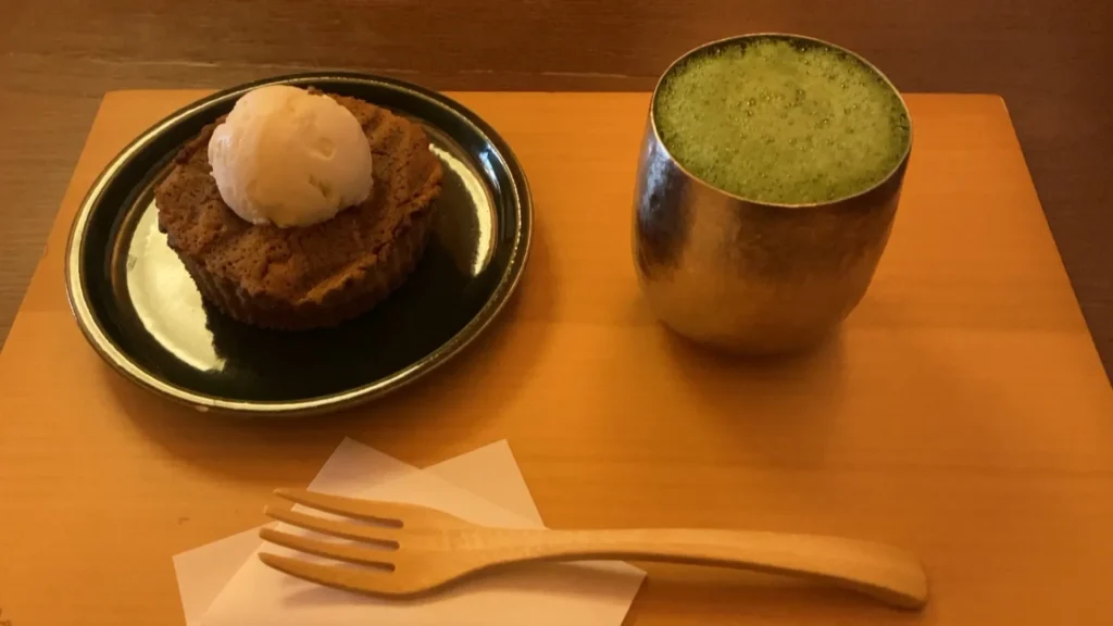 焙じ茶カステラと濃茶ラテを注文!実食レビュー!